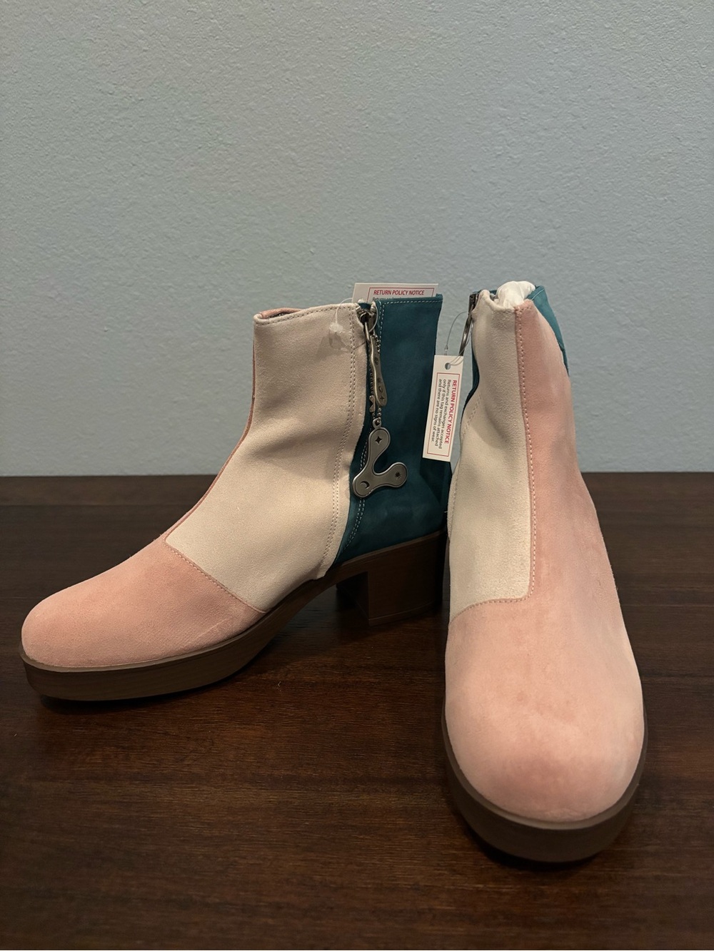 Lazo "Luna" booties